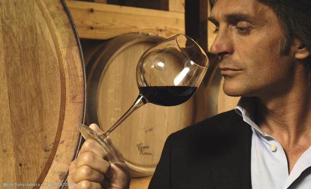 品红酒的艺术 在光影间品味葡萄酒的生命