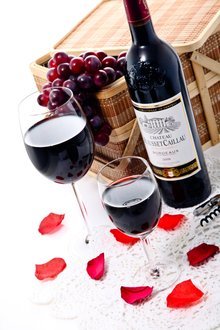 品味法兰西的阳光 法国塞特干红葡萄酒的艺术